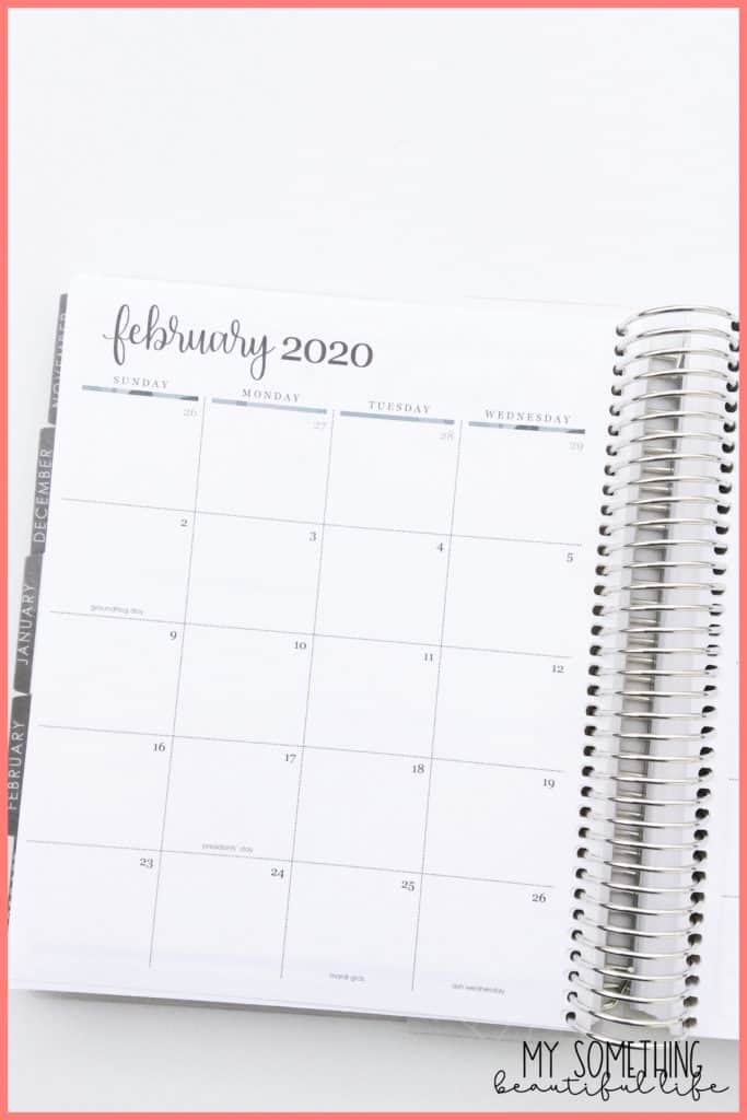 How to use an Erin Condren Deluxe Monthly Planner. The most versatile Erin Condren Planner - there are so many ways to use the Deluxe Monthly Planner to organize your life. #erincondren #deluxemonthlyplanner #plannerideas