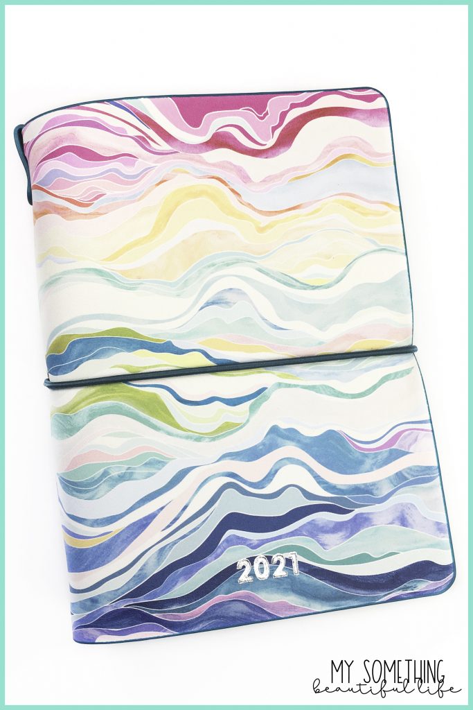 The Erin Condren Petite Planners are a flexible Traveler's Notebook style planning system that allows you to choose individual planners that are helpful to you. #erincondren #travelersnotebook #petiteplanners