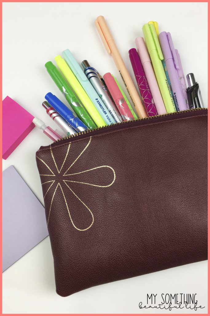 Using an Erin Condren On the Go Folio as my Faith Journal | Each Petite Journal is perfect for scripture study, prayer journal, and church notes. #erincondren #onthegofolio #faithplanner #journal