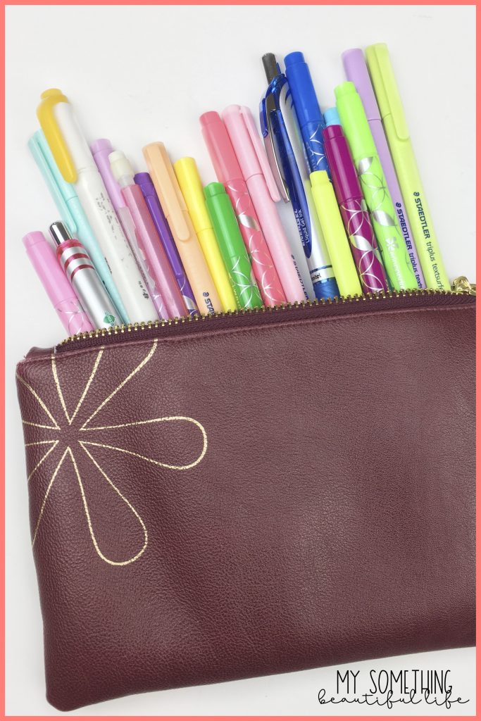 Using an Erin Condren On the Go Folio as my Faith Journal | Each Petite Journal is perfect for scripture study, prayer journal, and church notes. #erincondren #onthegofolio #faithplanner #journal