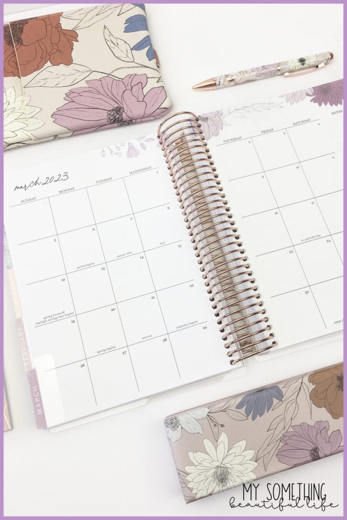 2022 Erin Condren LifePlanner interior monthly calendar